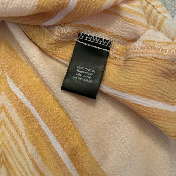 Torrid Yellow Stripe Button Smocked Sleeveless Tank Top Women's Size 1 - Picture 5 of 7